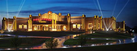 My wife and I visited and after playing a few slots, one of the floor personnel, a black man in his early 20s, approached me and said the machine I was on was not functioning. . Hollywood casino toledo reviews